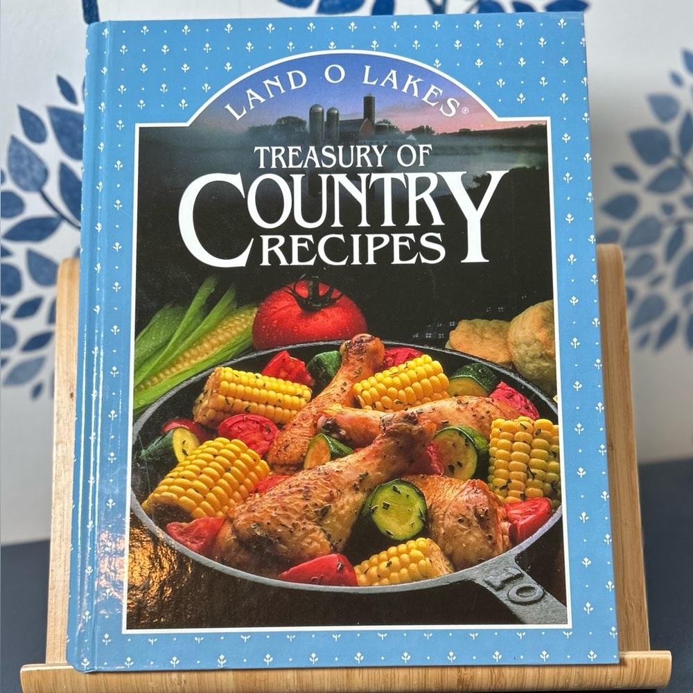 Vintage Land O Lakes Treasury of Country Recipes